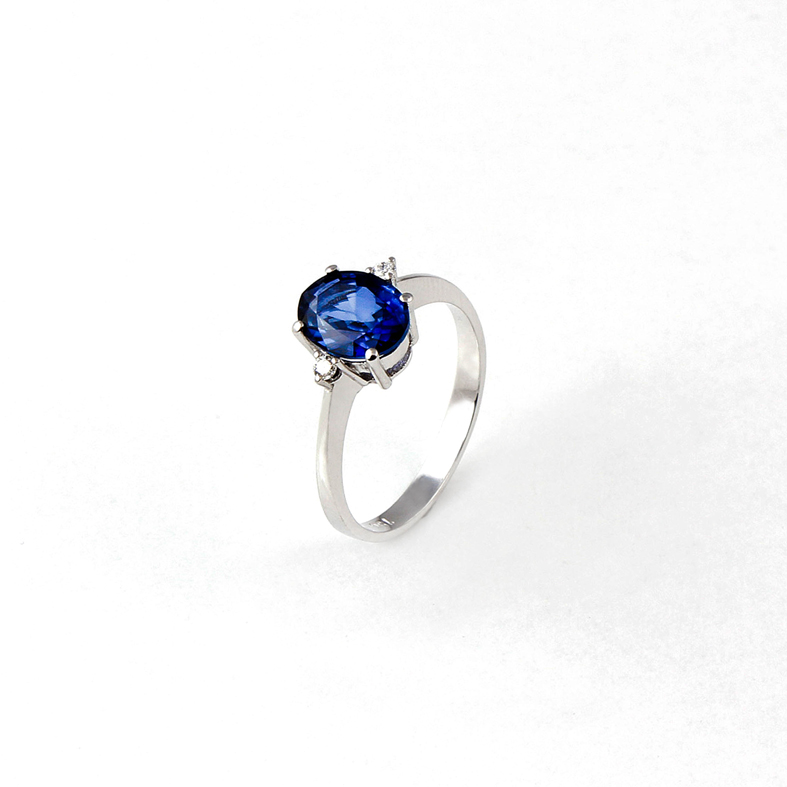 R0033F hvid guld Ring med blå Saphire og diamanter