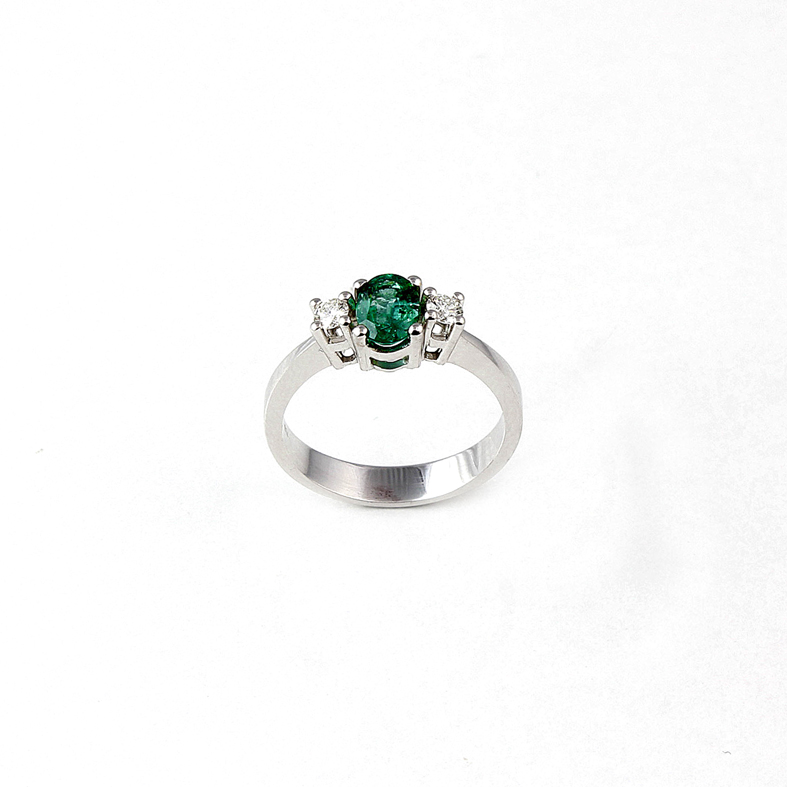 R034B Weißgold Ring mit Smaragd und Diamanten