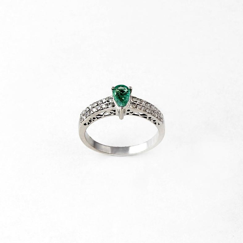 R034D hvitt gull Ring med Emerald og Diamonds