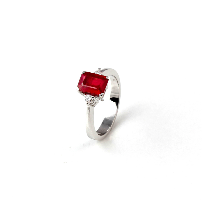 R061B hvitt gull Ring med Ruby og diamanter