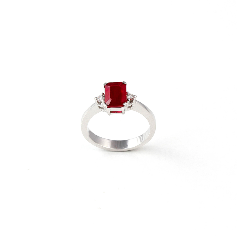 R061B hvitt gull Ring med Ruby og diamanter