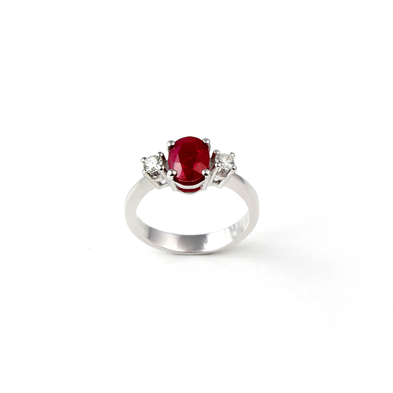 R061C hvitt gull Ring med Ruby og diamanter